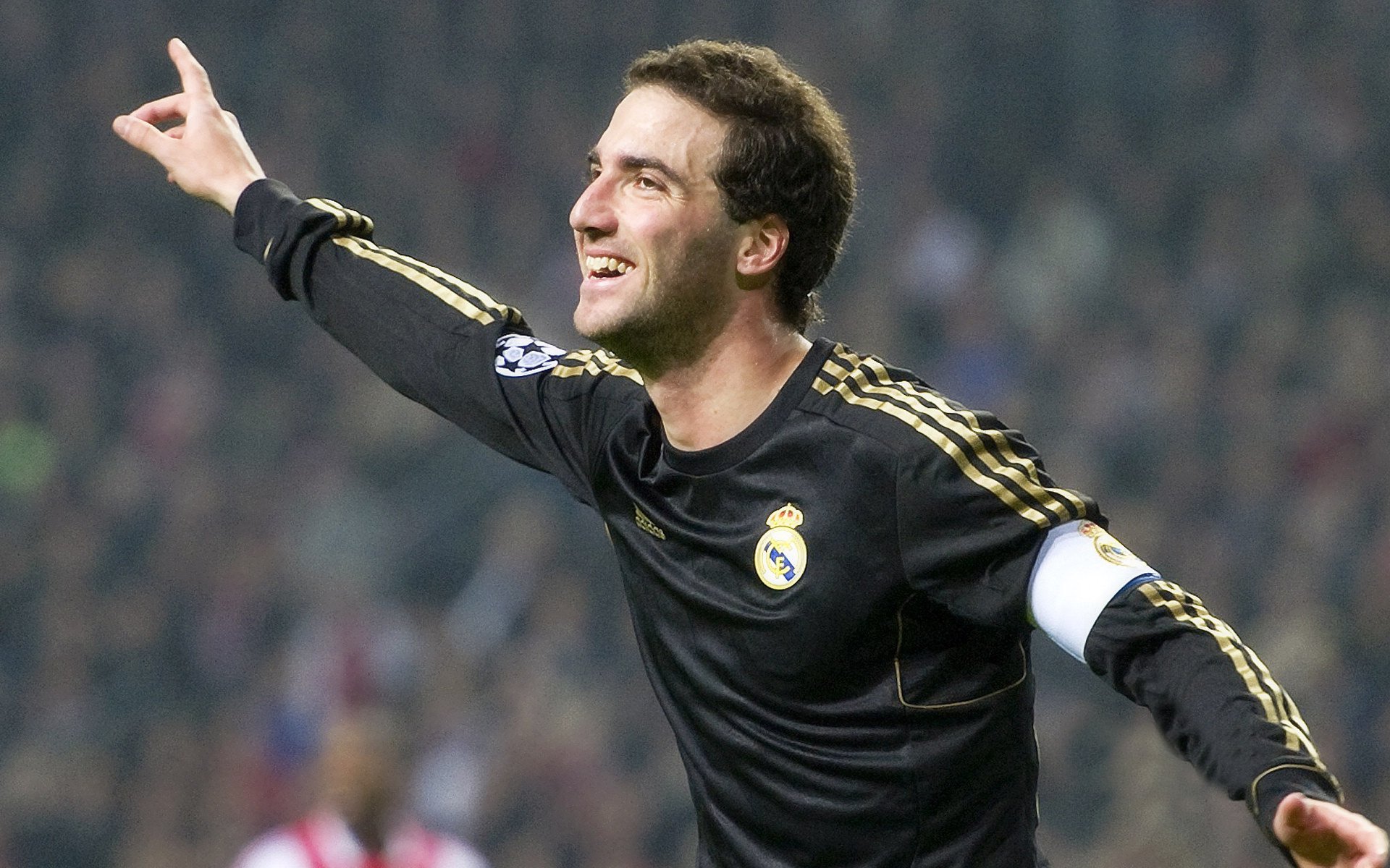 德甲比赛精彩纷呈，关键扑救扭转战局，德甲赛制介绍